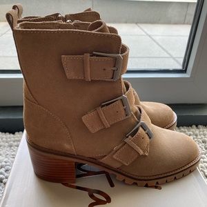 Tan Heeled Zip up Boots NWT in original box